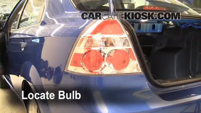 2009 Chevrolet Aveo LS 1.6L 4 Cyl. Éclairage Feu clignotant arrière (remplacer l'ampoule)